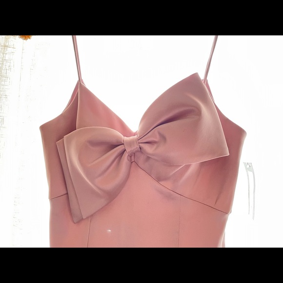 Brand new evening dress, perfect for any style. - Picture 3 of 7